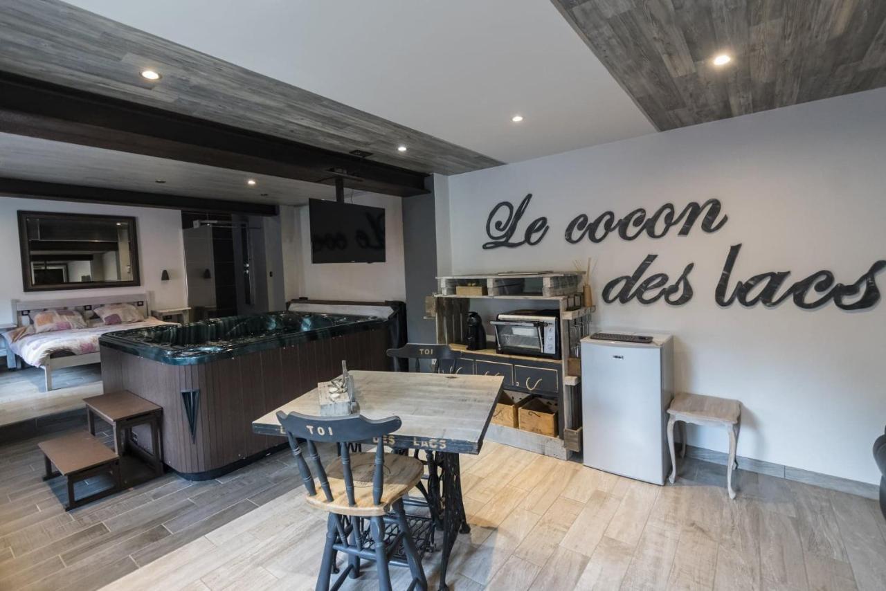 Le Cocon Des Lacs Boussu-lez-Walcourt ภายนอก รูปภาพ