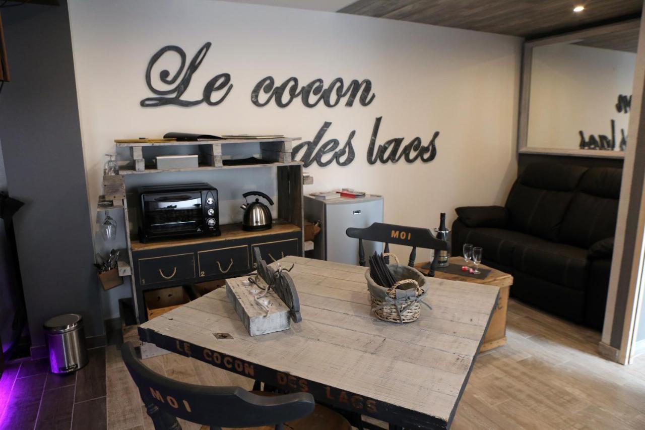 Le Cocon Des Lacs Boussu-lez-Walcourt ภายนอก รูปภาพ